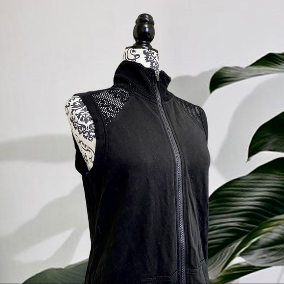 FABLETICS | TEMECULA SLEEVELESS WORKOUT DRIFIT VEST - Picture 3 of 5